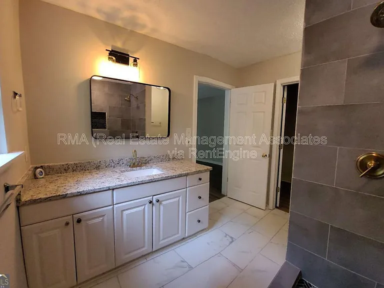 363 N 16th St — Photo 15