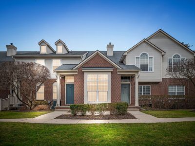 1103 S Abigail Ct E, Walled Lake, MI, 48390