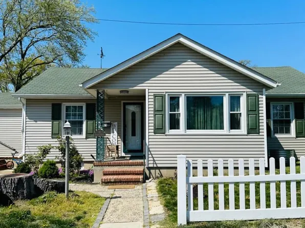 11 Pershing Ave, Sayreville, NJ 08872
