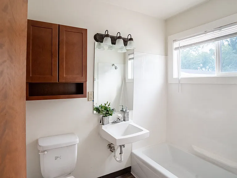 Fargo, ND Luxford Apartments | 11B | Bathroom