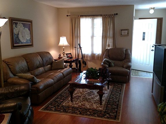 3rd image of 1942 Brookhaven Dr