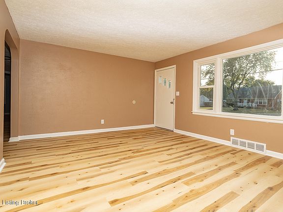 5th image of 8601 Thompson Ln