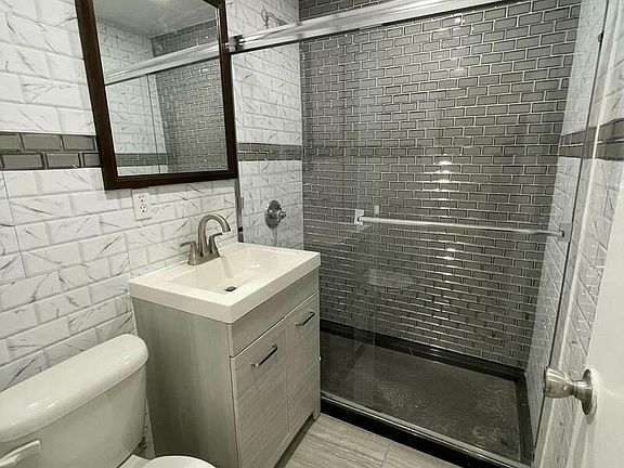 3rd image of 551 2nd Ave APT 2R