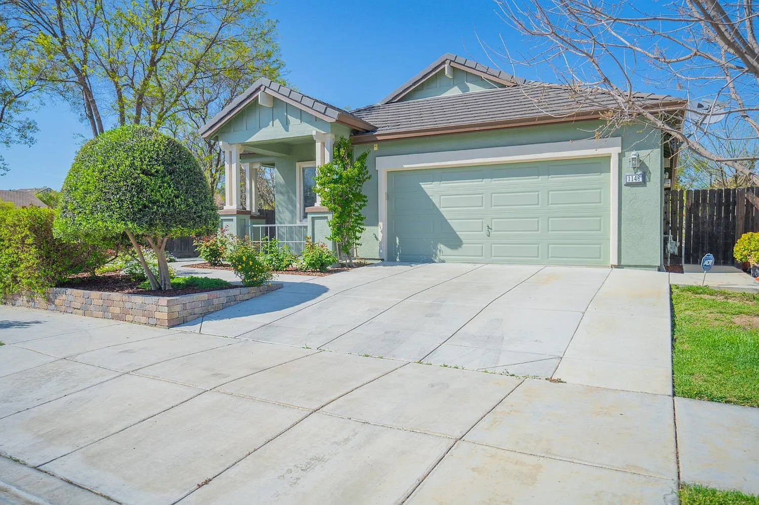 1148 Bellflower Way photo 1