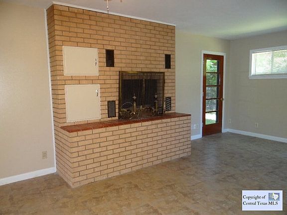4th image of 1004 E Mountain St