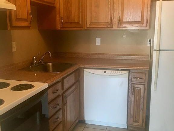 2nd image of 3628 Kenbrooke Ct
