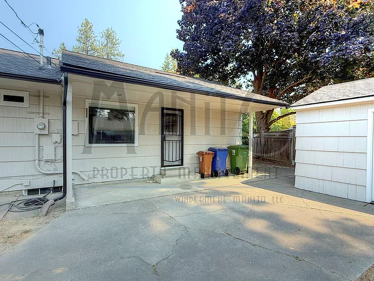 1324 E 43rd Ave — Photo 16