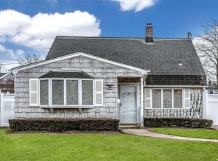 11 Academy Ln, Levittown, NY 11756
