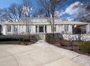 76 Baybrook Ln, Oak Brook, IL 60523