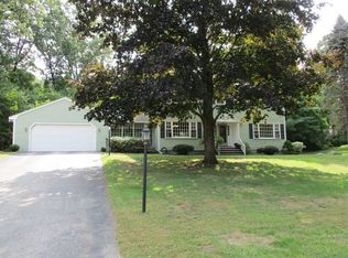 8 Ray Hill Dr, Chelmsford, MA 01824