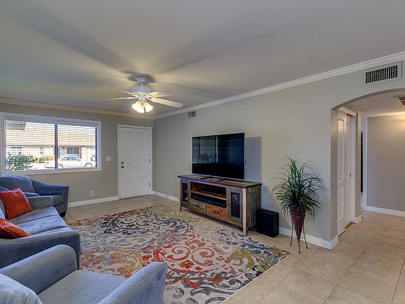 5th image of 821 E Garnet Ave