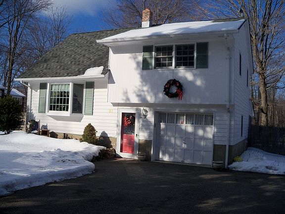 3rd image of 31 High Crest Dr