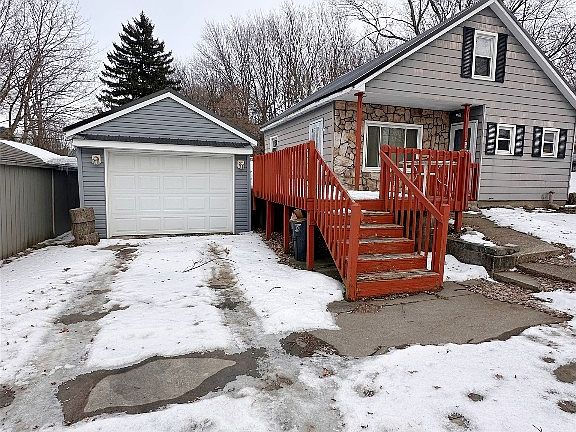 2nd image of 208 S Lake St