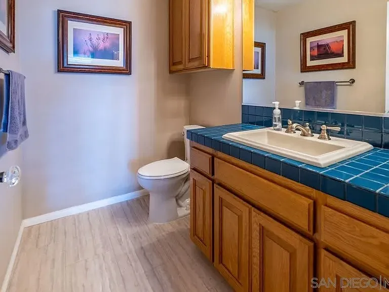 2110 Locust St — Photo 4