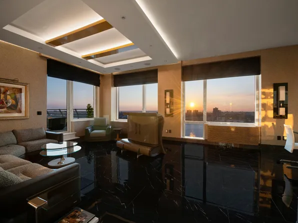 100 Riverside Boulevard image 29 of 37