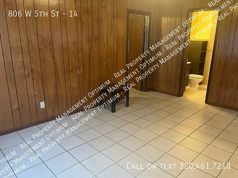 806 W 5th St #14 — Photo 7