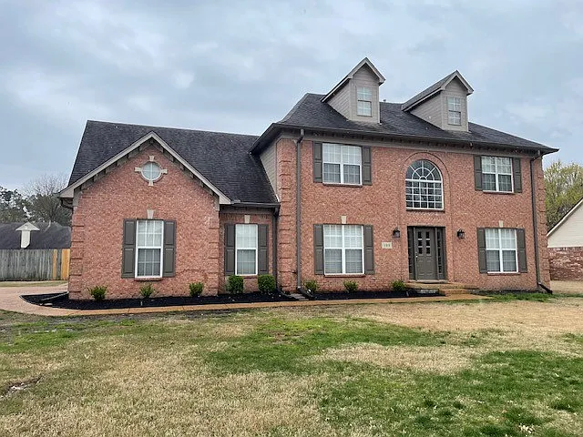 135 Cottonwood Dr — Photo 1