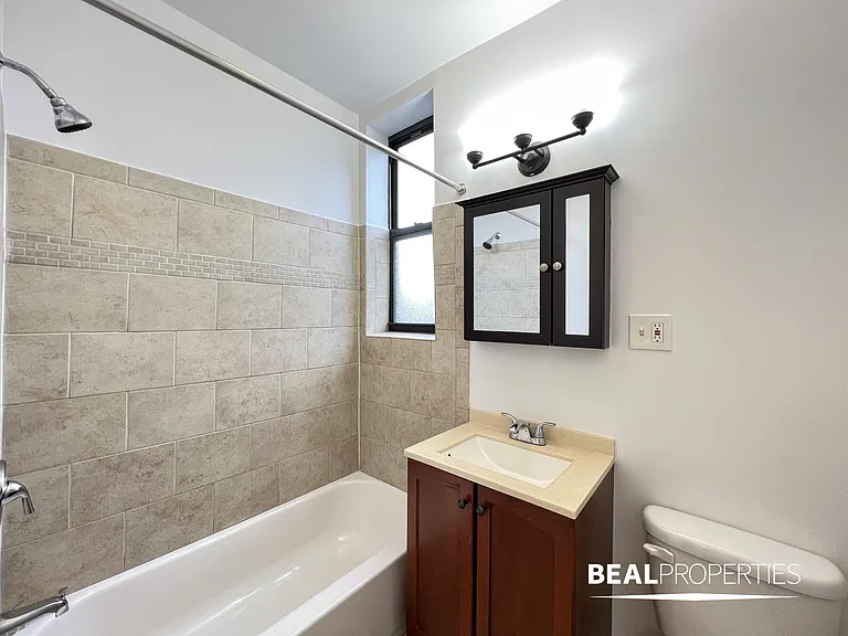 622-30 West Cornelia Avenue — Photo 30