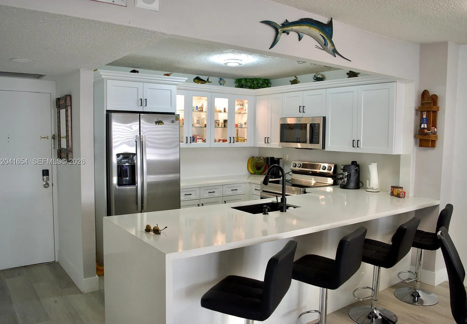 Sea Air Towers Condo — Photo 1