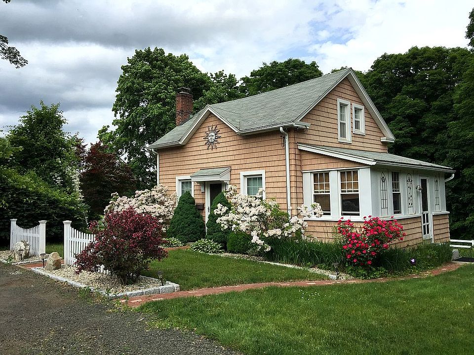2nd image of 362 Main St