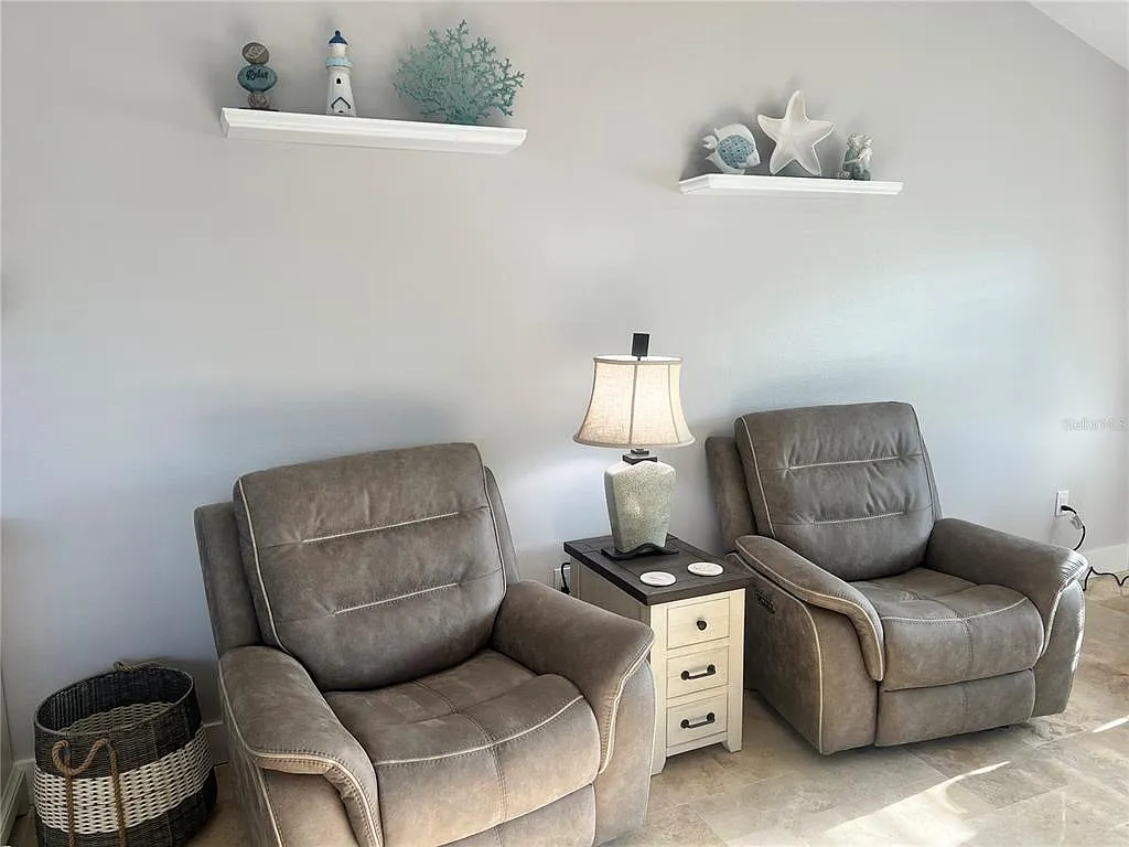 2 bed, 2.0 bath, 1260 sqft, $8,970 — Photo 4