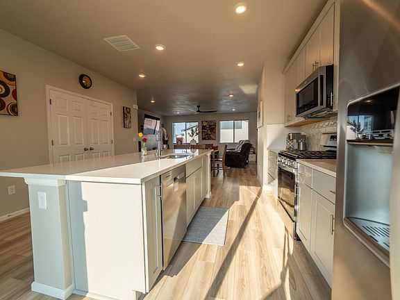 2nd image of 5677 Vivian St