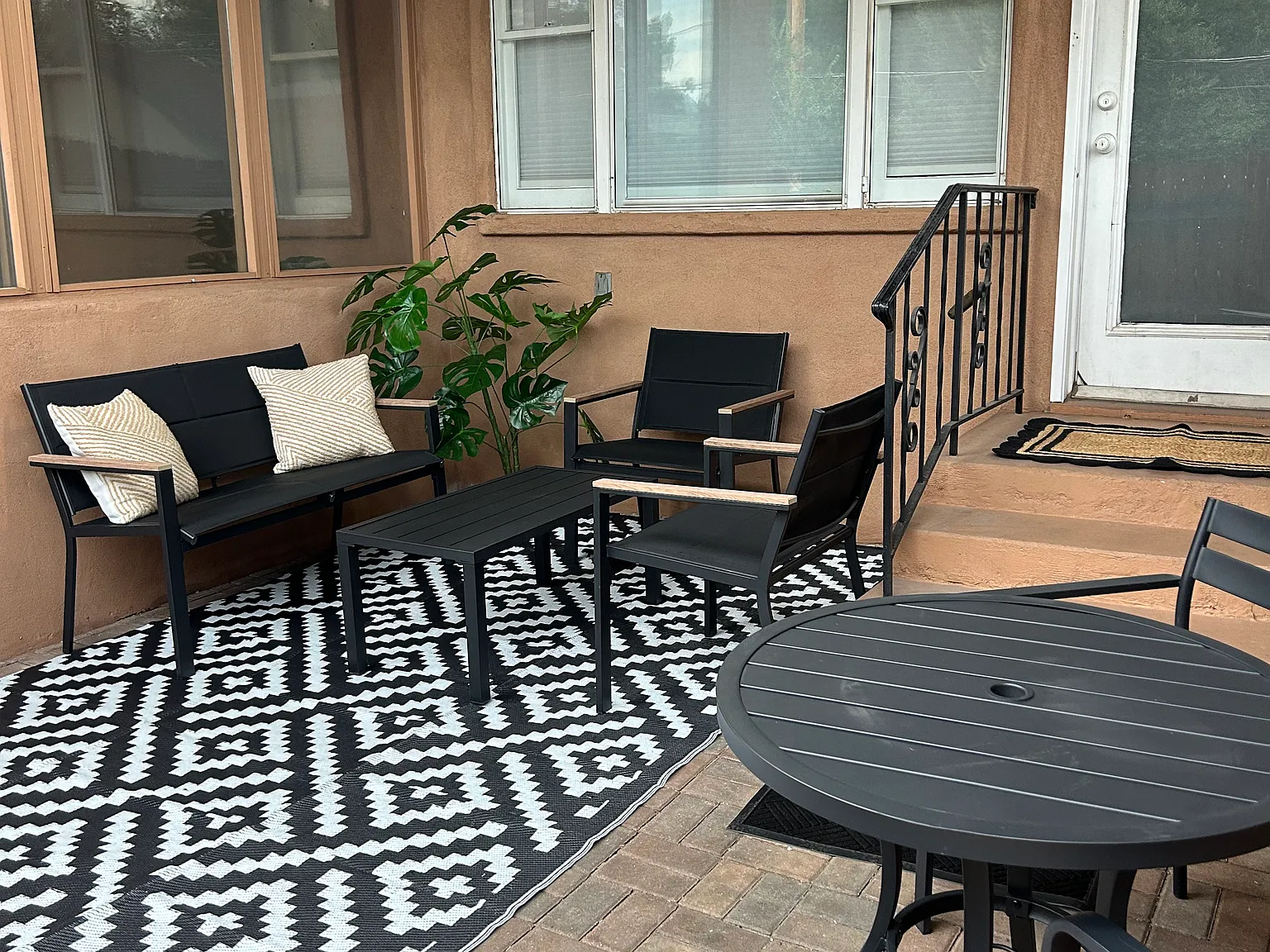 2 bed, 1000 sqft, $1,895 — Photo 1