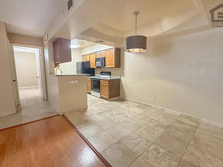 10610 S 48th St #1100 — Photo 12