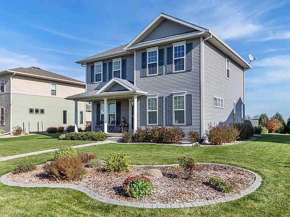 3rd image of 647 Willow Brook Trl