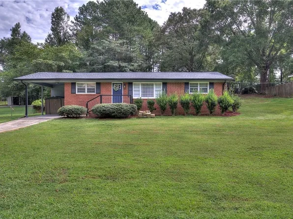424 Blackberry Ln, Lindale, GA 30147