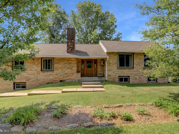 717 Pottsville St, Lykens, PA 17048
