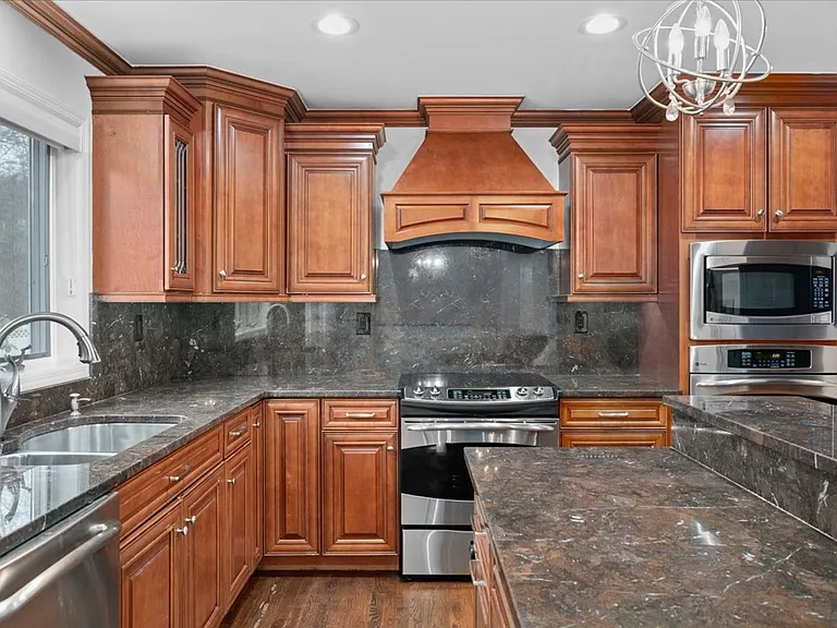 745 Iris Ct — Photo 12