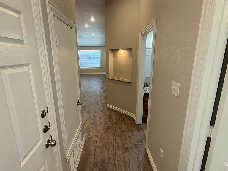 826 United Dr — Photo 7