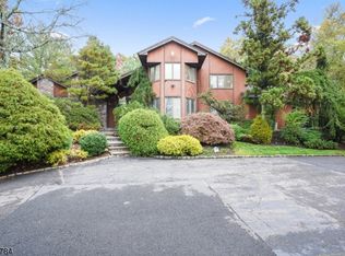 7 Vanderbilt Dr, Livingston, NJ 07039