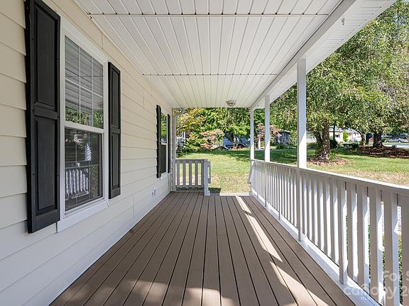 4th image of 212 Windsor Ct