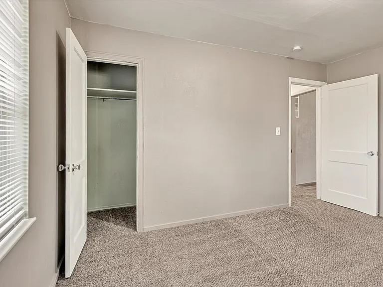 1536 SW 52nd St — Photo 24