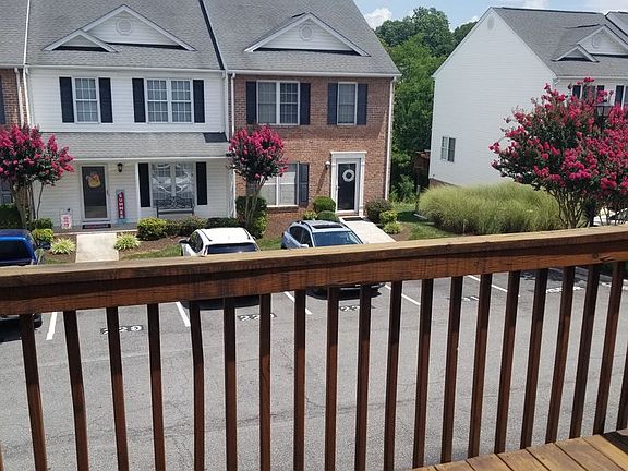 4th image of 718 Wyndhurst Dr