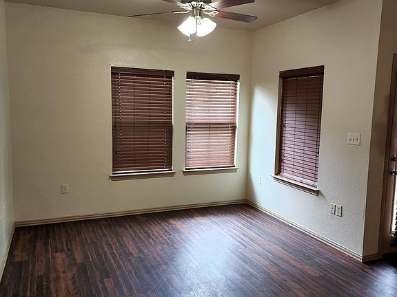 4th image of 711 Caddell St #B