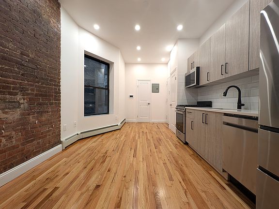 4th image of 226 E 85th St #3D
