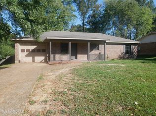 5800 Dover Dr, Horn Lake, MS 38637