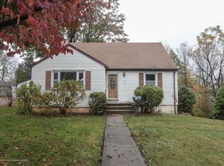 592 New Durham Rd, Metuchen, NJ 08840