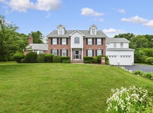 38 Forsythia Dr, Walpole, MA 02081