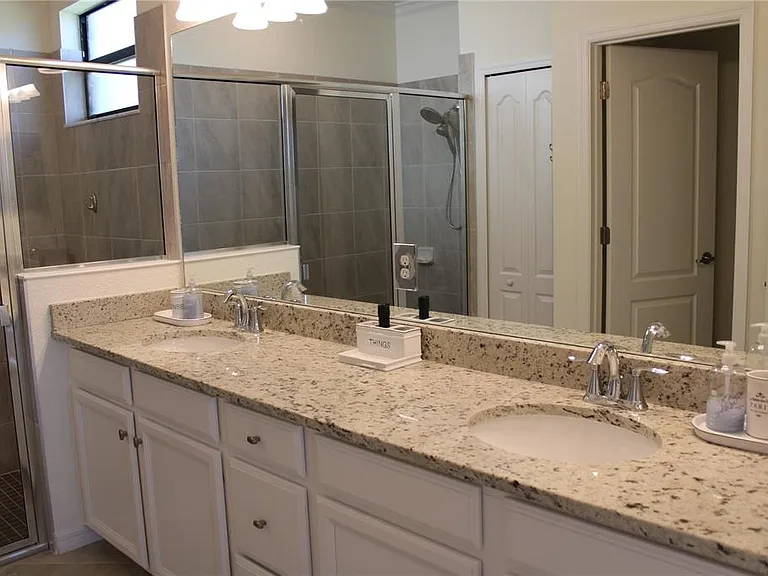 6647 Clairborne Ln — Photo 15