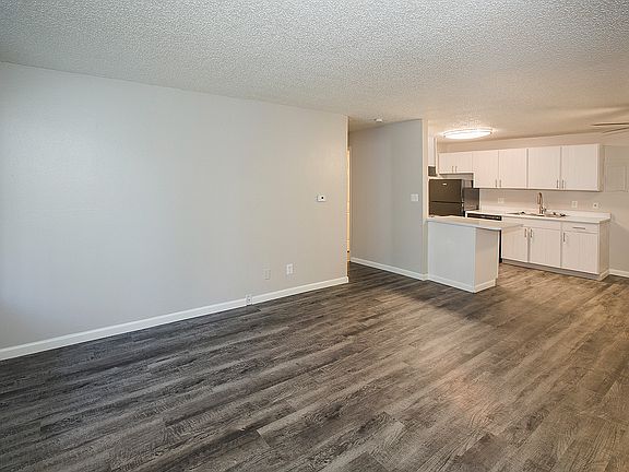 4th image of 1170 S Chelton Rd #425