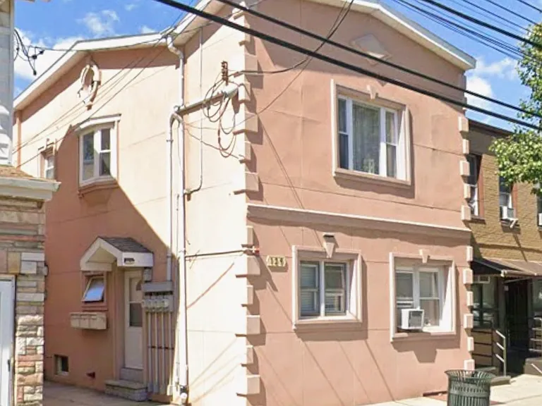 129 Hudson St — Photo 1