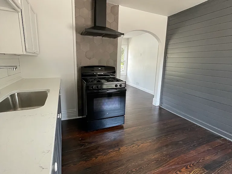 1006 W Woodlawn Ave #5 — Photo 3