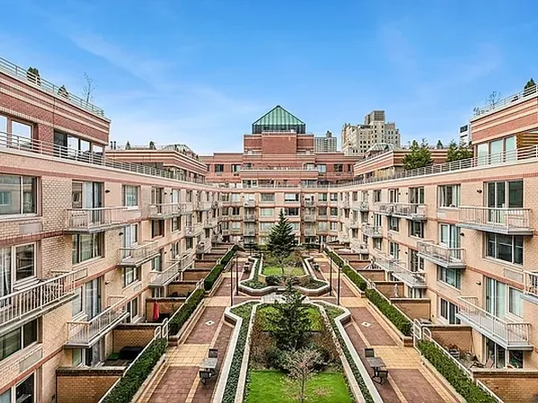 350 West 50th Street image 7 of 14