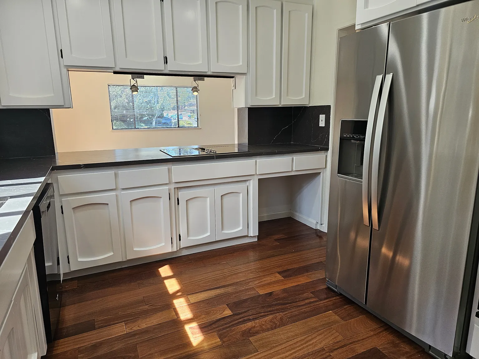 3 bed, 2.5 bath, 1640 sqft, $5,000 — Photo 3