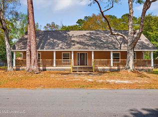 1332 Oak St, Ocean Springs, MS 39564