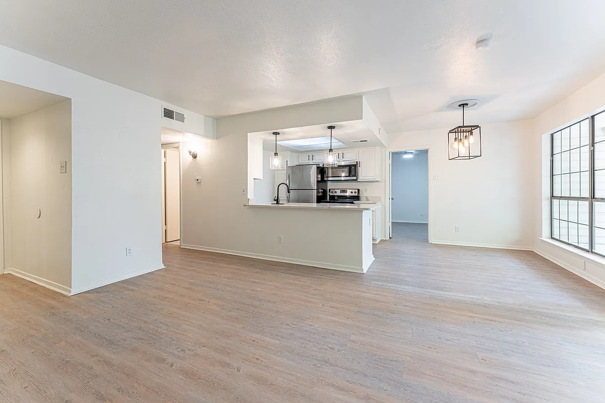 Building Photo - 2505 Wedglea Dr #203